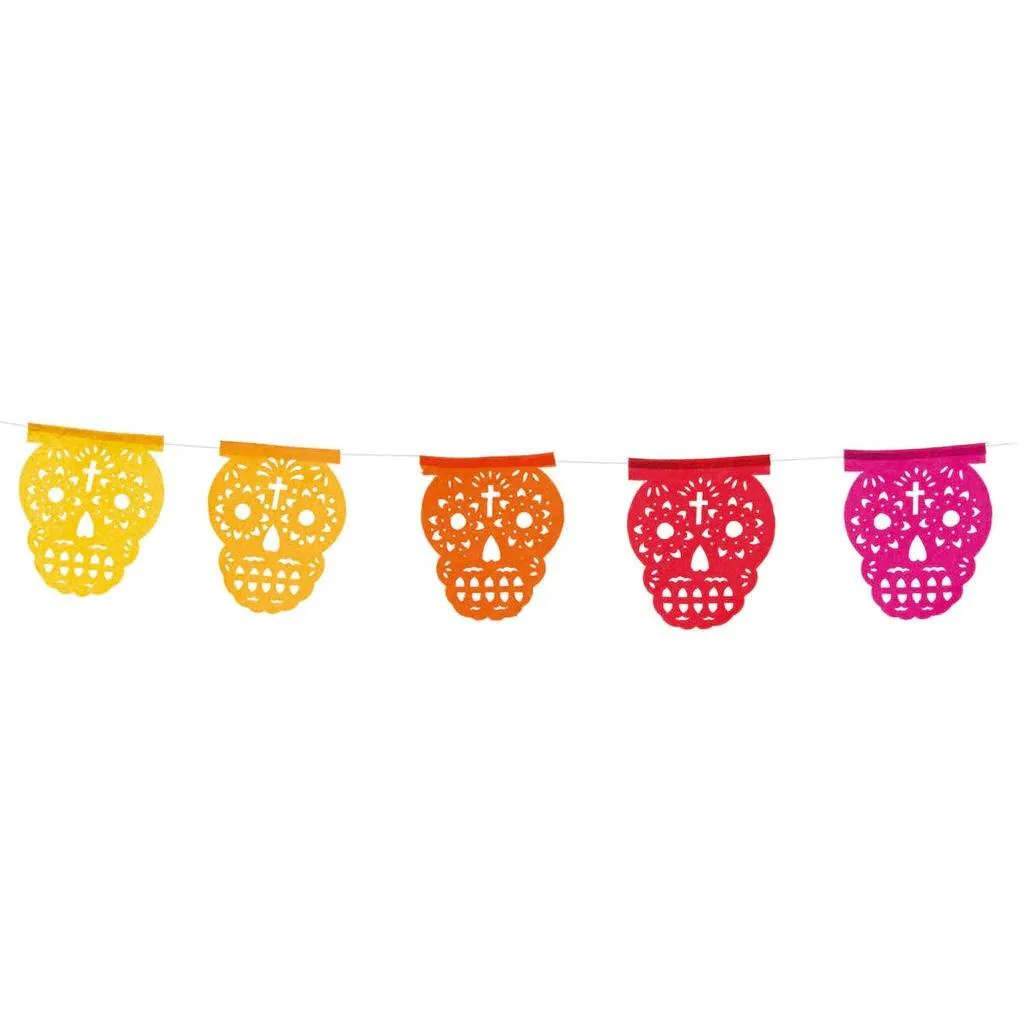 Papel picado de Día de Muertos con calaveras